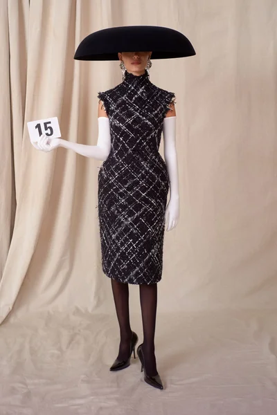 Look 15